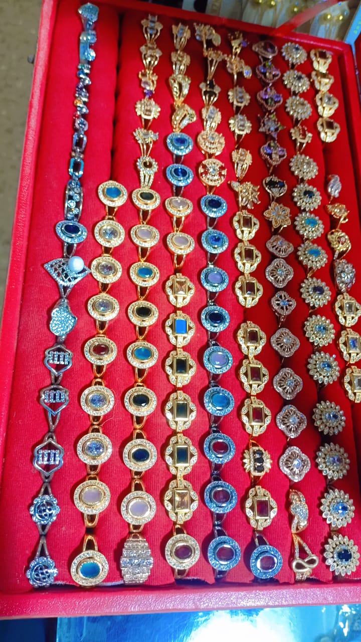 different item jewelary